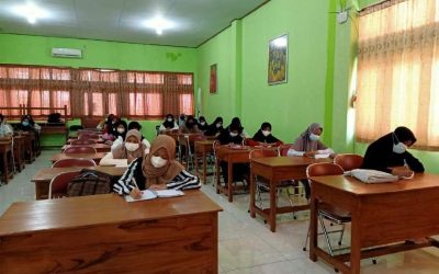 Training on Exploring Medical Material Physics Research Ideas for Pandemic Era Adolescent Scientific Work for Students of SMAN 1 Jakenan, Pati Regency