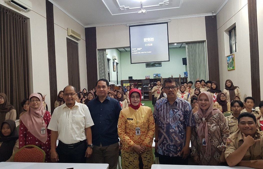 Tim Geofisika Undip Kenalkan Early Warning System Gempa dan Tsunami kepada Pelajar