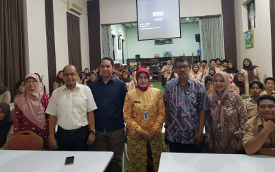 Undip Geophysics Team Introduces Earthquake and Tsunami Early Warning System to Students