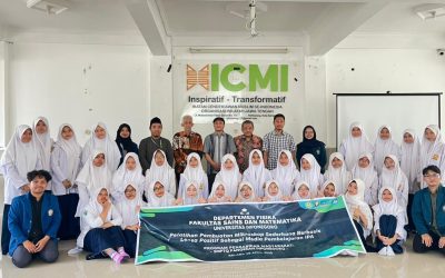 Sparking Scientific Curiosity: UNDIP Physics Introduces Simple Microscopes to Junior High Students