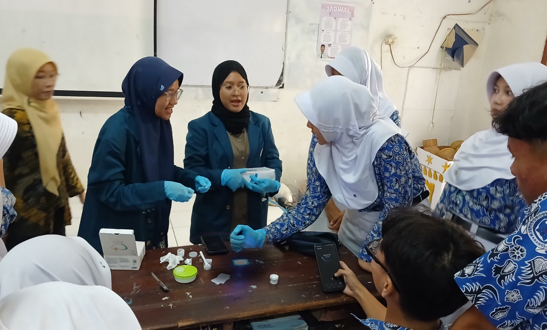 Bridging Physics and Daily Innovation: UNDIP Physics Outreach Program Promotes Nanomaterial Literacy at SMAN 12 Semarang