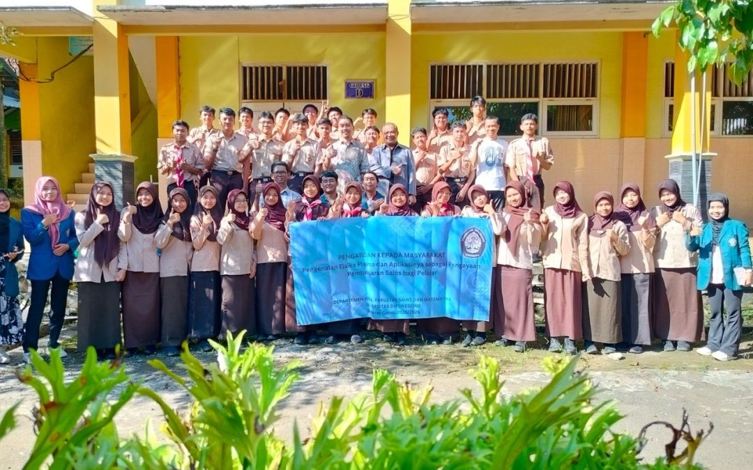 Tim Fisika Plasma Bawa Semangat Riset ke Ruang Kelas SMA Negeri 12 Semarang