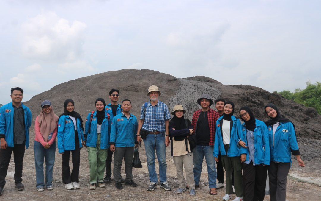 UNDIP Physics Department Enhances Student Insights Through Visiting Professor Program with International Geophysicist